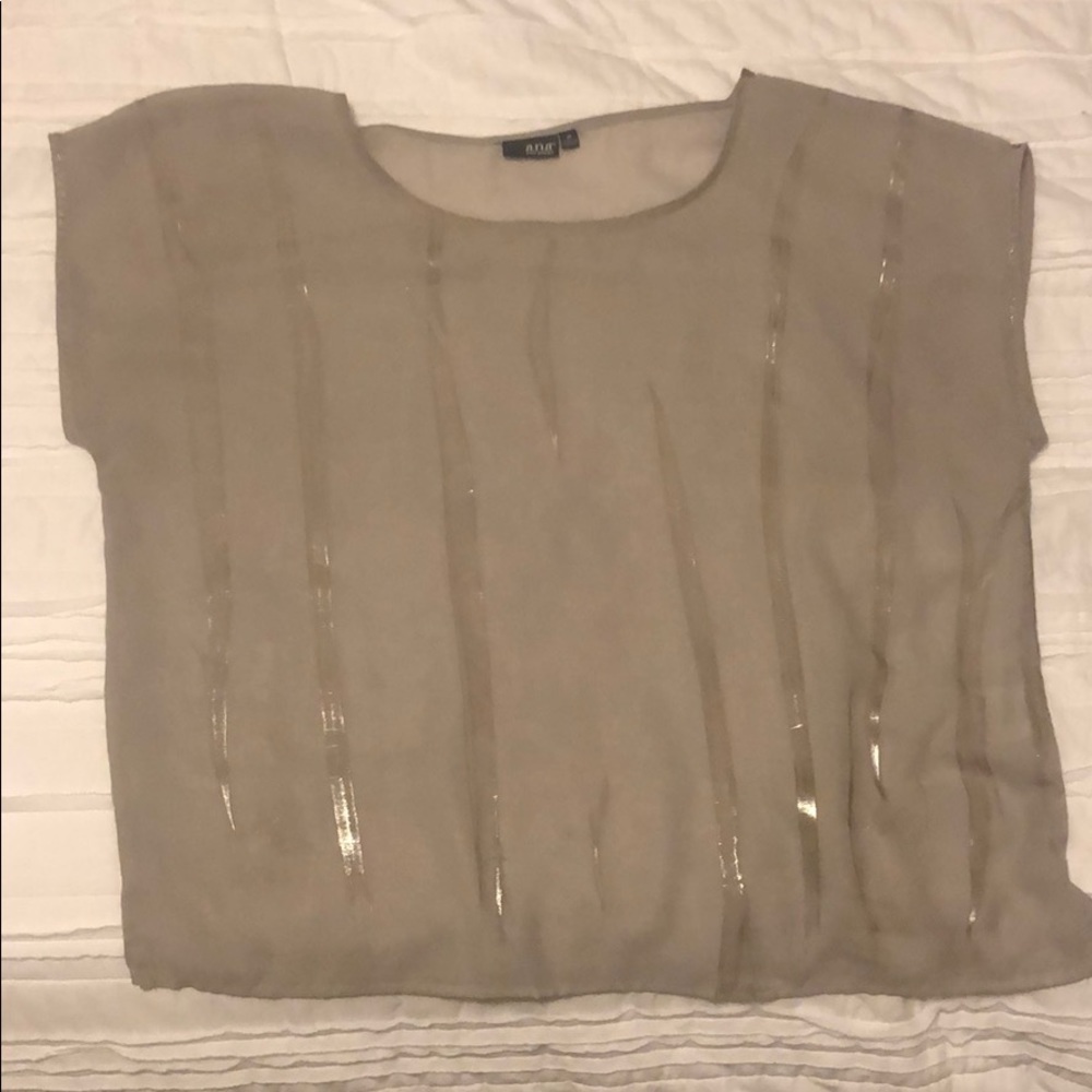 Loose crop top
